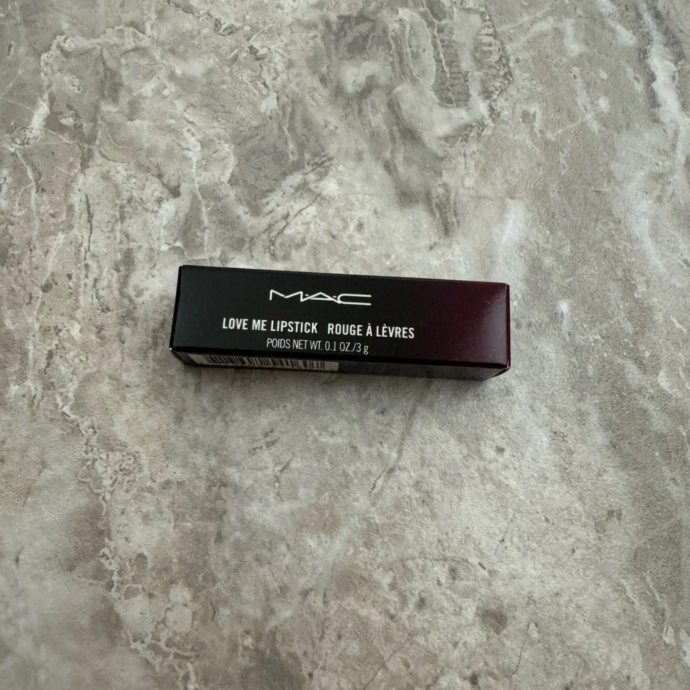 MAC Love me Lipstick in Joie de Vivre - Picture 4 of 5